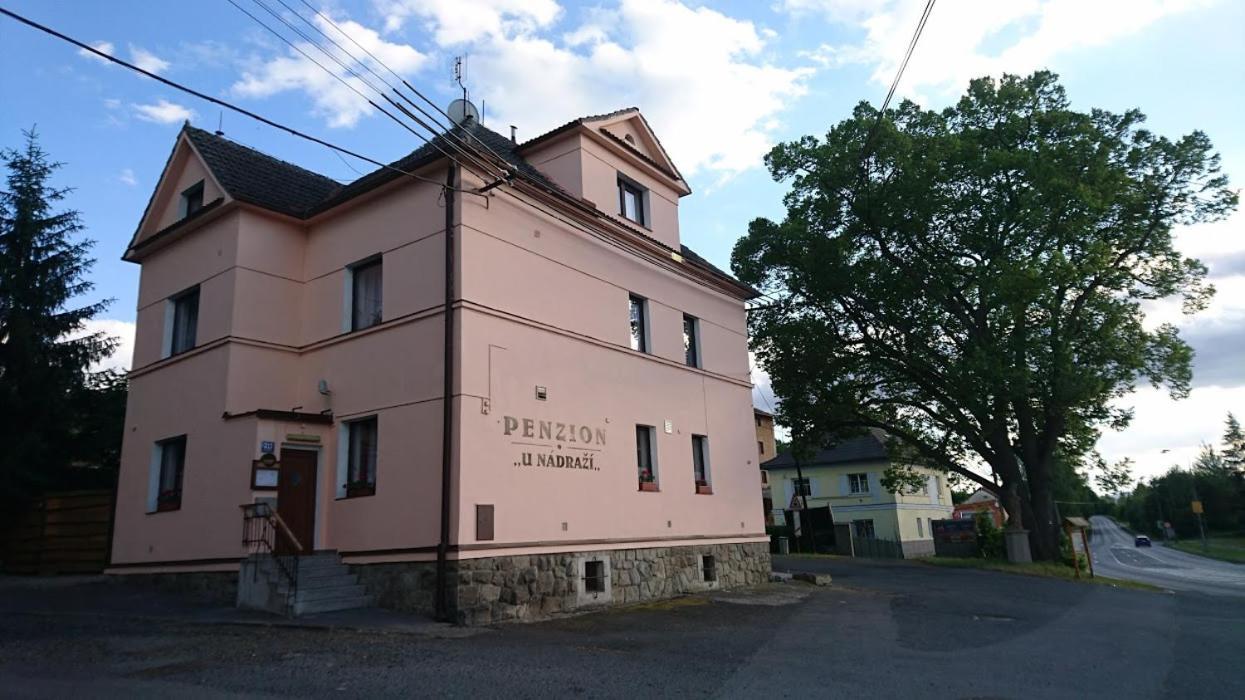 Penzion "U Nadrazi" Horšovský Týn المظهر الخارجي الصورة